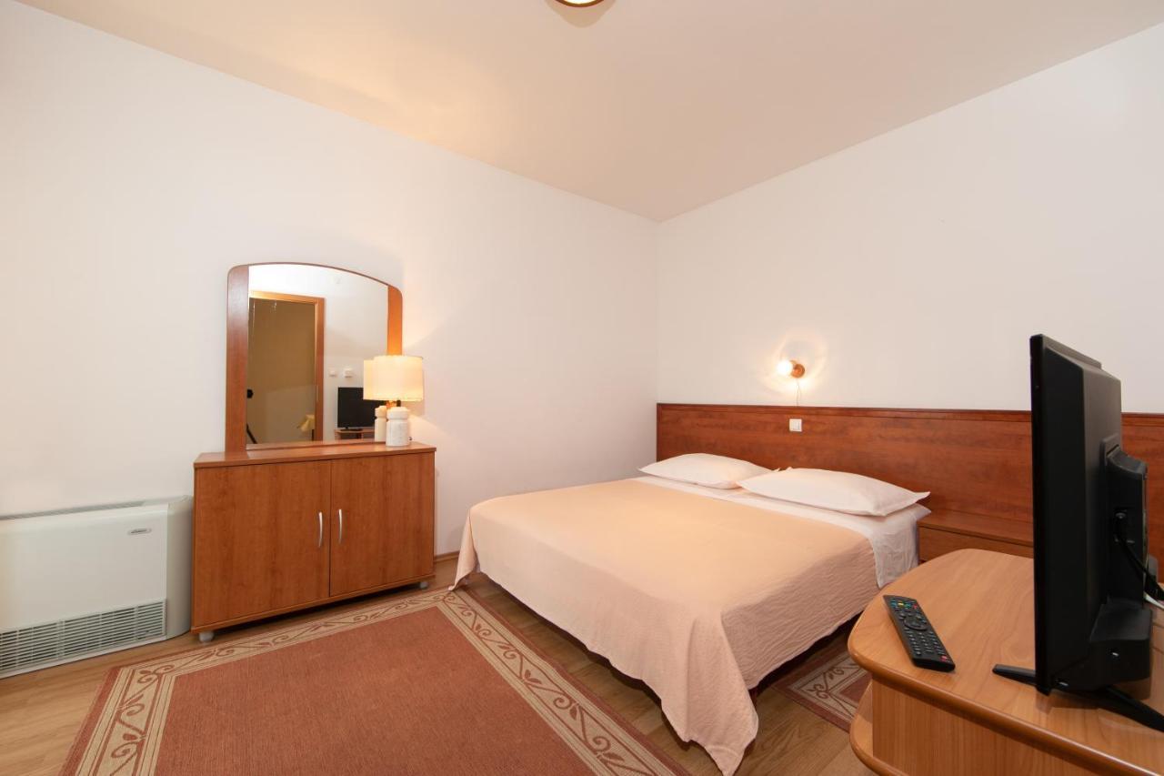 Apartmani Biser Tučepi Екстериор снимка